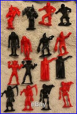 16 RARE VTG 1960s MPC TOY FIGURES FULL SET RED & BLACK MONSTERS CHECKERS SET