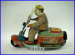 1950s Silver Pigeon scooter Rabbit Vintage tin toy figures610