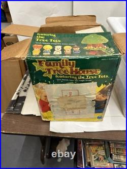 1975 Kenner FAMILY TREE HOUSE withAccessories Figures original box Dog House HTF