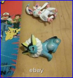 5 DIFFERENT Eevee Evolutions RARE Pokemon TOMY Pokeball Keychain Figure Toy Lot