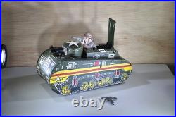 Antique Toy Tank Tin Wind-up Action Toy With Key Pop-up Gunner 1950 Mar Toys
