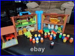 Fisher Price TUDER HOUSE 952 vintage- With Aproximately 50 Accessories