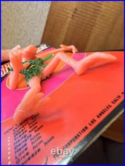 Kooky Spooky Dungeon Goon Figure 1971 Vintage Grass Skirt Single Jiggler Toy