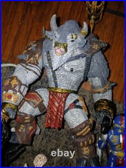 Looooookkk! 25 Vintage Awesum Action Figures