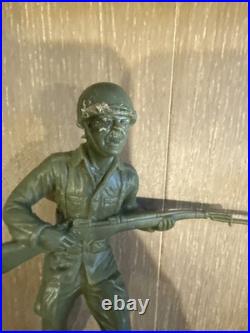 Lot Of Vintage 1964 Louis Marx & Co. Cowboys Knight & Indians 6 Plastic Figures