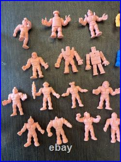 M. U. S. C. L. E. Men LOT of 24 original/variants with2 trash cans orig series 1985-86