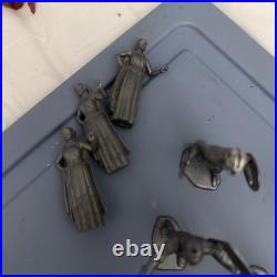 MARX PRINCE VALIANT PLAYSET 14 SILVER FIGURES 1950s Broken Feather MARX PRINCE VALIANT PLAYSET 14 SILVER FIGURES 1950s Broken Feather