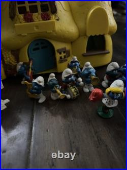 MUSICAL PACK VINTAGE 1970s-1980s LOT ORIGINAL PVC SMURFS AND HOUSE