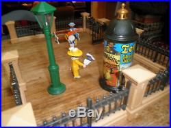 Playmobil 5360 Victorian Fence set 3 figures & New Kiosk 5300 Mansion