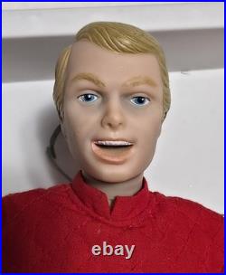 RARE Vintage V Enemy Visitor 12-inch Action Figure w Gun and Shades PRISTINE