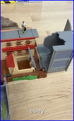The Lost World Jurassic Park Lab Micro Playset B Hasbro 1997 Complete with Box
