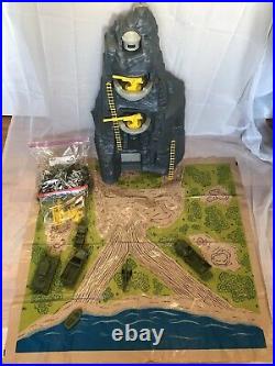 VINTAGE 1977 WWII NAVARONE GIANT PLAY SET MARX TOYS With FIGURES TANKS BOX #4302