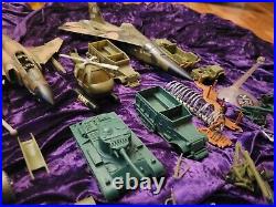 VINTAGE ACTION FIGURE MILITARY TOY LOT of 40 Vehicles 188 ARMY MEN Tanks Planes+