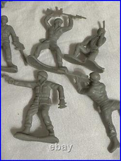 VTG Plastic 1960's China Made Army Soldiers Lot Of 82 Pieces Excellent Condition