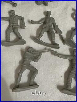 VTG Plastic 1960's China Made Army Soldiers Lot Of 82 Pieces Excellent Condition