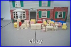 Vintage 1940-50's Marx Tin Toy Dollhouse Family Figures Full Of Furniture