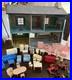 Vintage 1940-50's Marx Tin Toy Dollhouse Family Figures Full Of Furniture