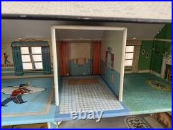 Vintage 1940-50's Marx Tin Toy Dollhouse Family Figures Full Of Furniture