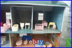 Vintage 1940-50's Marx Tin Toy Dollhouse Family Figures Full Of Furniture