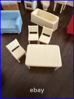 Vintage 1940-50's Marx Tin Toy Dollhouse Family Figures Full Of Furniture