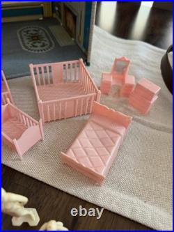 Vintage 1940-50's Marx Tin Toy Dollhouse Family Figures Full Of Furniture
