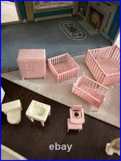 Vintage 1940-50's Marx Tin Toy Dollhouse Family Figures Full Of Furniture