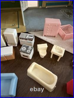 Vintage 1940-50's Marx Tin Toy Dollhouse Family Figures Full Of Furniture