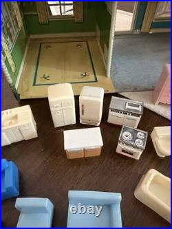 Vintage 1940-50's Marx Tin Toy Dollhouse Family Figures Full Of Furniture