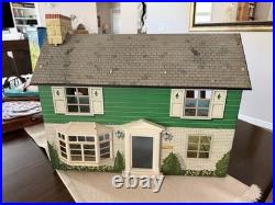 Vintage 1940-50's Marx Tin Toy Dollhouse Family Figures Full Of Furniture