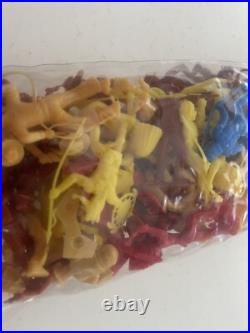 Vintage 1967 Cowboys And Indians Toy Figures Sealed