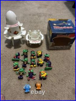 Vintage 1983 Schaper Astrosniks Spacemobile & Space Platform NIB + Bonus Figures