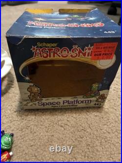 Vintage 1983 Schaper Astrosniks Spacemobile & Space Platform NIB + Bonus Figures
