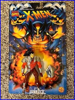Vintage 1990's Toy Biz Marvel X-Men Action Figure Lot of 16