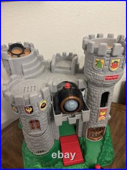 Vintage Fischer Price Great Adventures Castle RED Label Play Set Lot 11 Figures