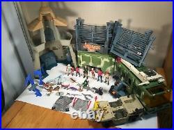 Vintage Jurrasic Park Toy Lot Command Center Trailer Vehicle Mini Figs Dinosaurs