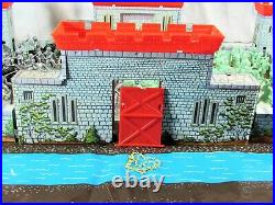 Vintage Louis Marx Castle Playset Vikings & Knights 4743 75 Figures With Box