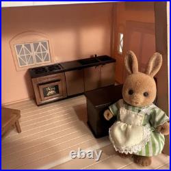 Vintage Sylvanian MAPLE TOWN House Post Office withFurniture, Figures