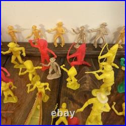 Vintage WESTERN Plastic Figures toys Cowboys Indians Marx Others 153 figures