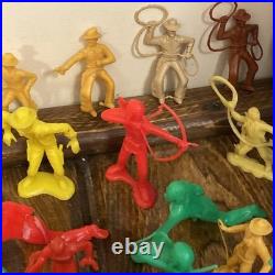 Vintage WESTERN Plastic Figures toys Cowboys Indians Marx Others 153 figures