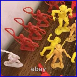 Vintage WESTERN Plastic Figures toys Cowboys Indians Marx Others 153 figures